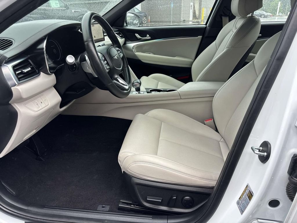 Used 2025 White Genesis 2.5T image 9