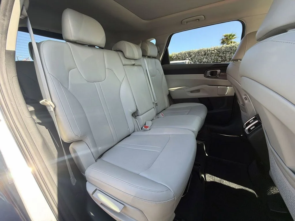 Used 2023 Silver Kia S image 34