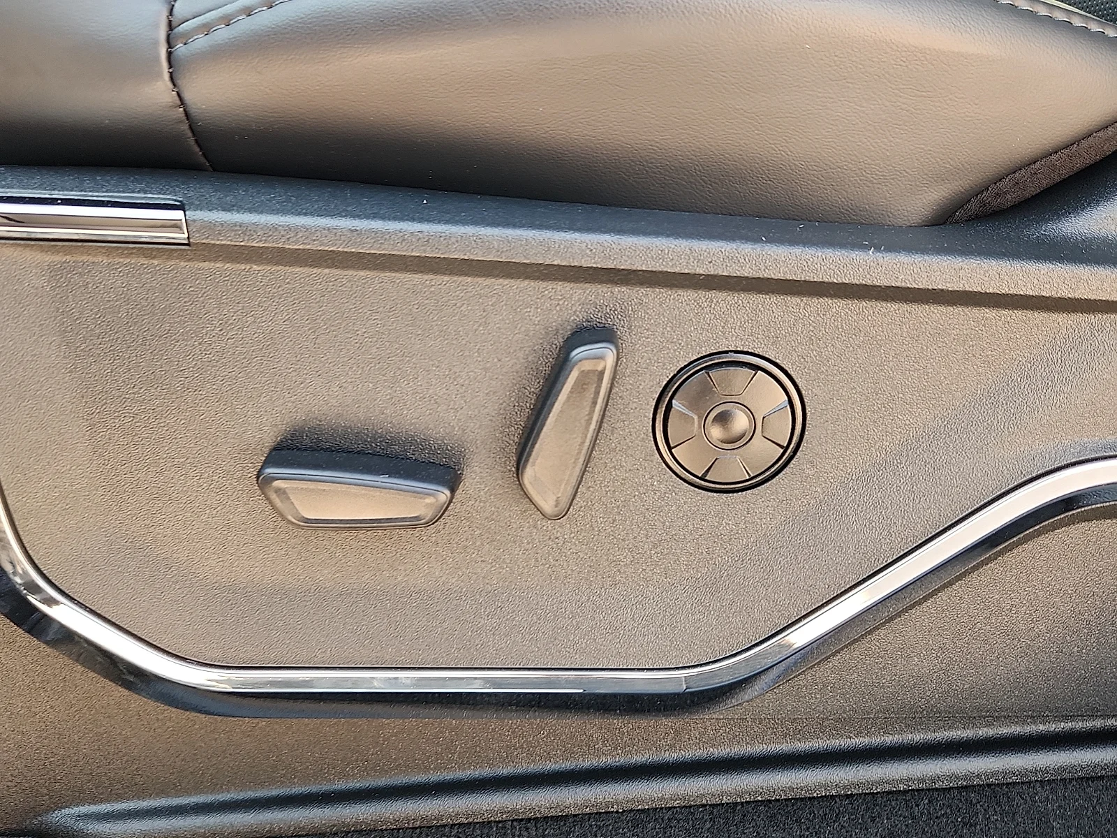 New 2027 Carbonized Gray Metallic Ford Platinum image 15