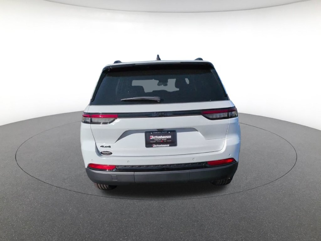 New 2027 Bright White Clear-Coat Paint Jeep Laredo image 7