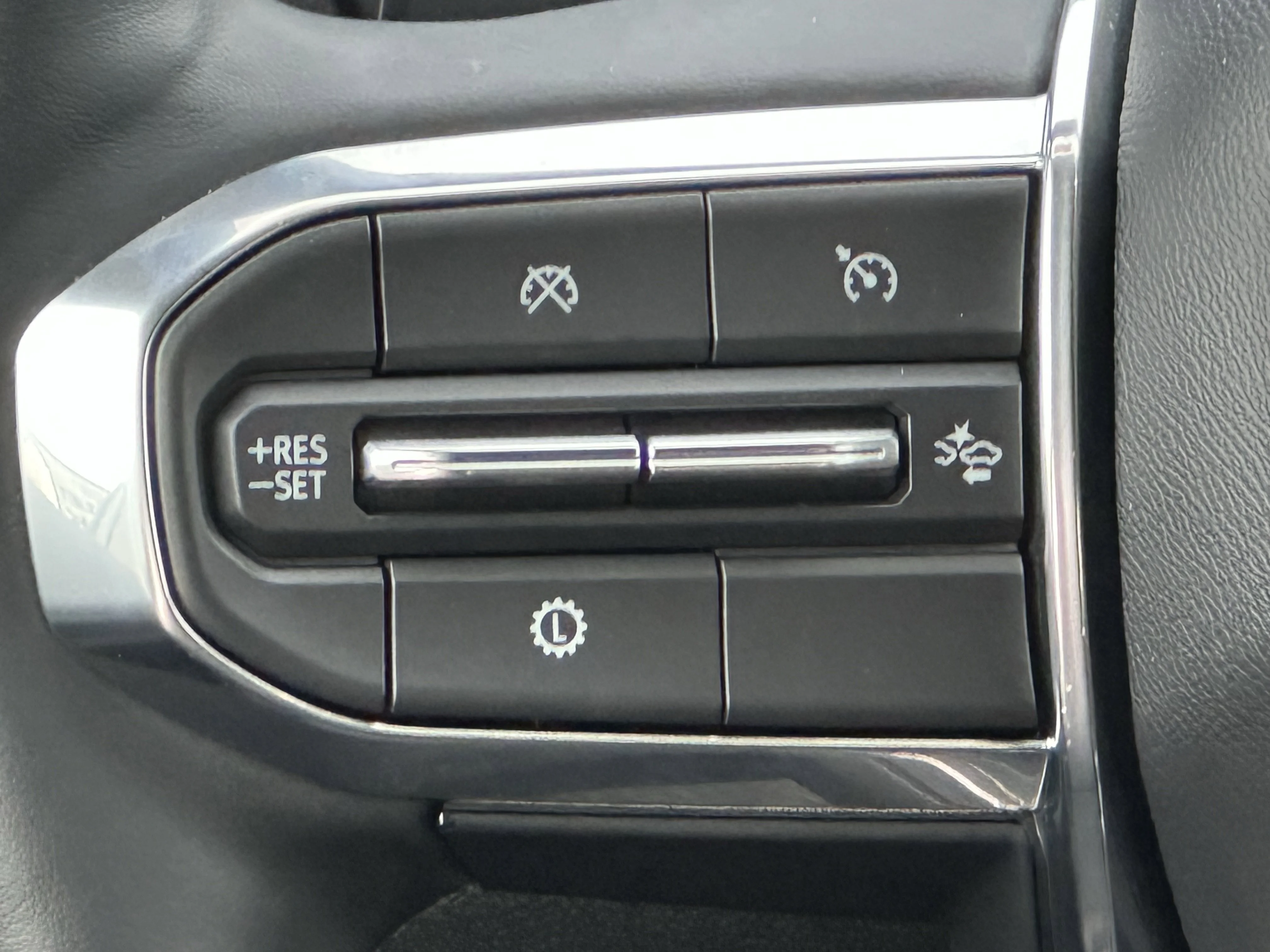 Certified Used 2025 White GMC AWD Elevation image 12