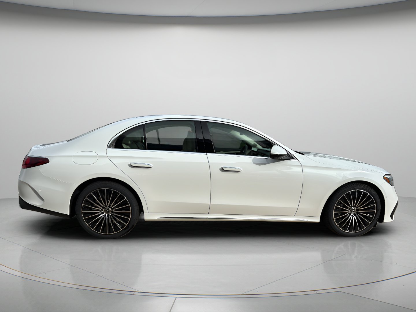 New 2027 MANUFAKTUR Moonlight White Metallic Mercedes-Benz E 450 image 6