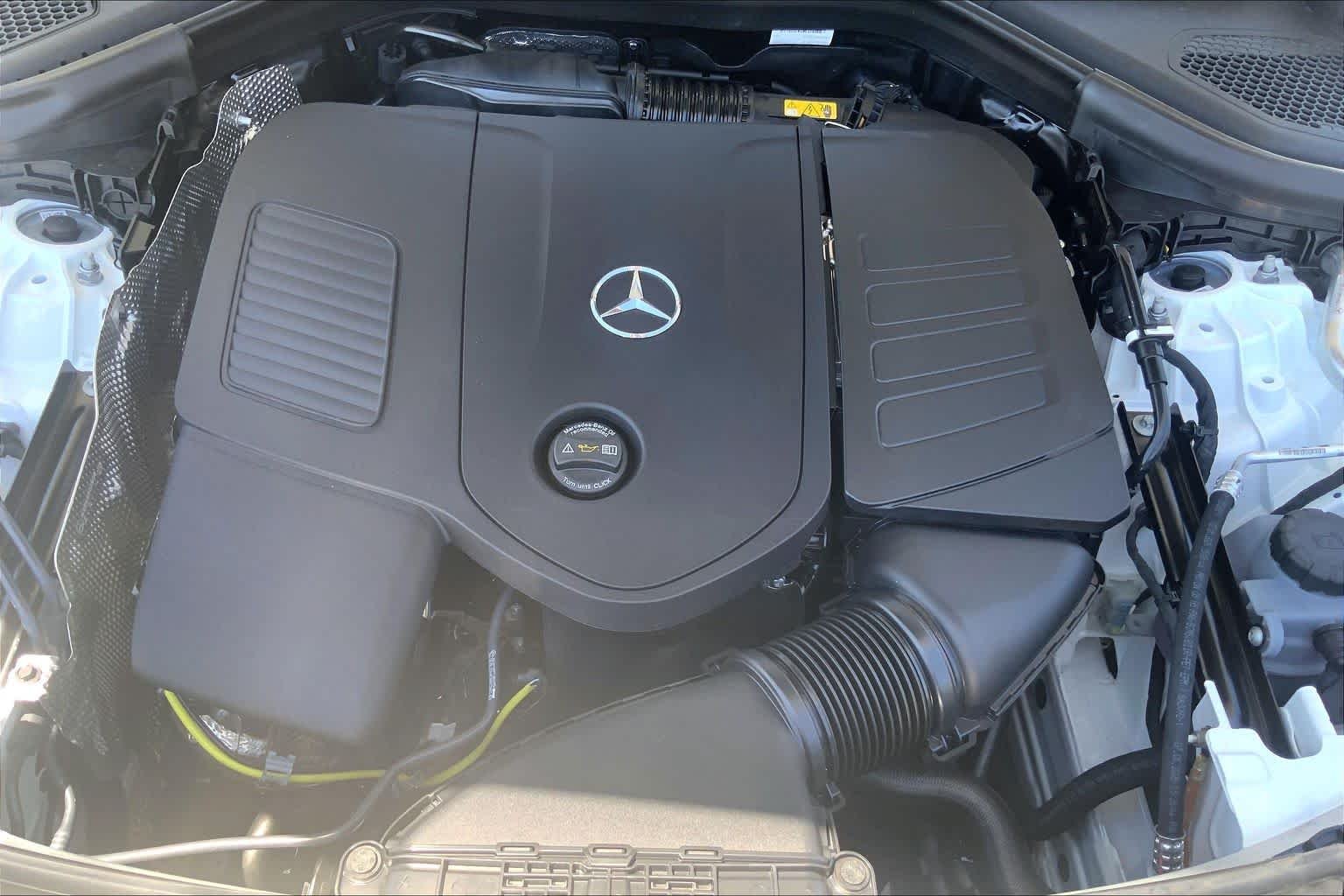 New 2026 Polar White Mercedes-Benz GLC 300 image 17