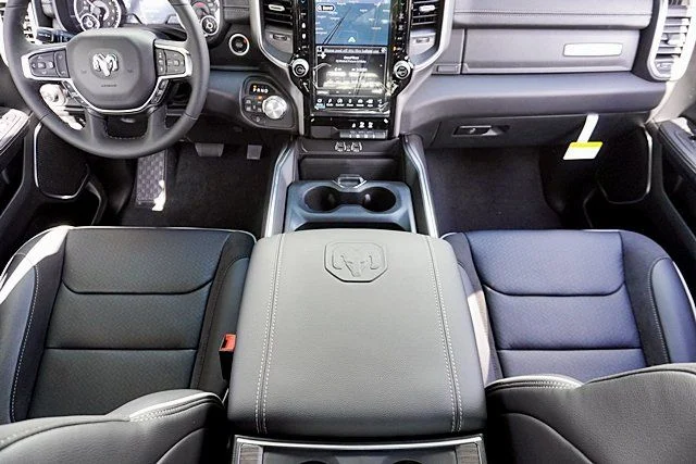 New 2026 Diamond Black Crystal Pearl-Coat Exterior Paint RAM Laramie image 27