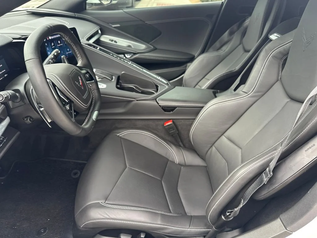 Used 2025 White Chevrolet Z06 image 17