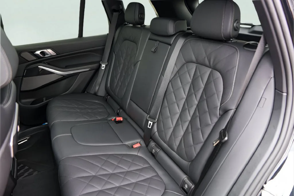 Used 2026 Black BMW sDrive40i image 24