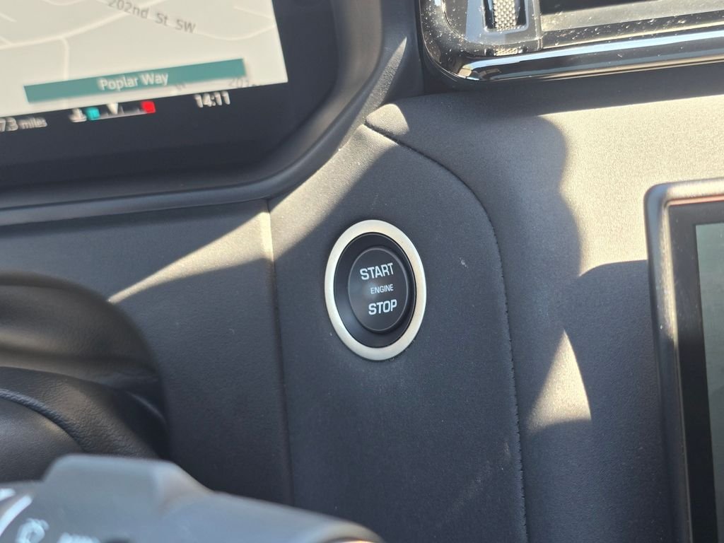 Certified Used 2025 White Land Rover Dynamic SE image 28