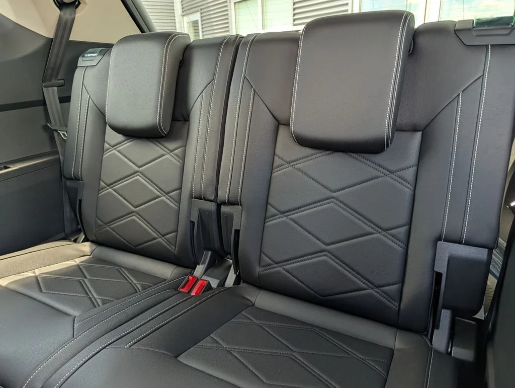 New 2026 Black Volkswagen 2.0T SE w/Technology image 14