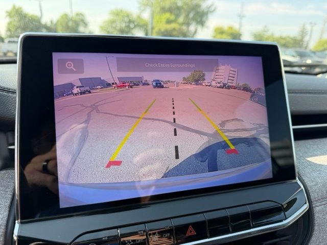 Used 2022 Silver Jeep Latitude Lux image 3