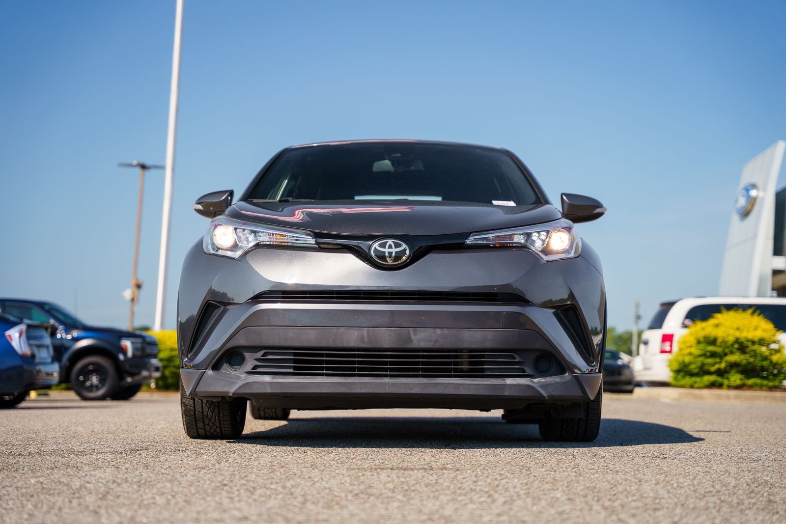 Used 2018 Gray Toyota XLE image 2