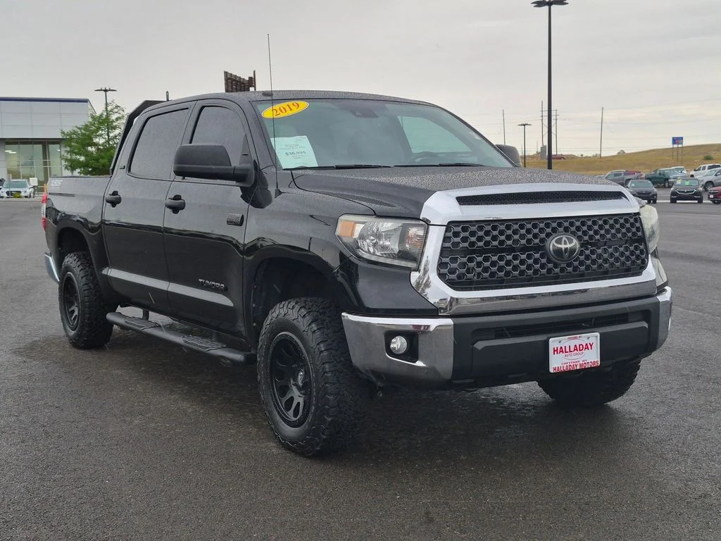 Used 2019 Midnight Black Metallic Toyota SR5 image 3