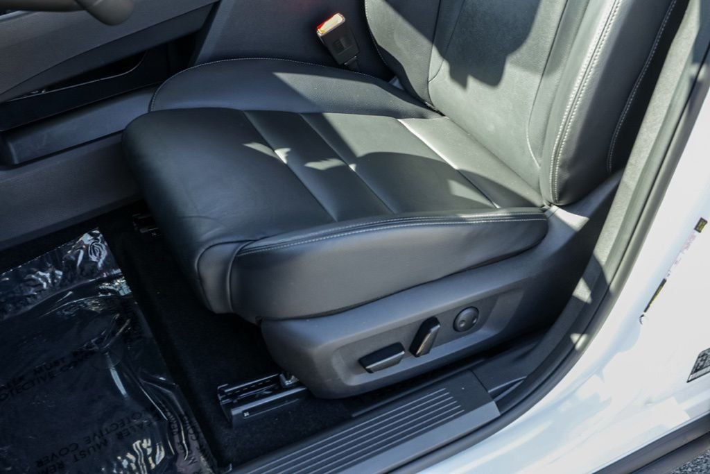 Used 2024 White Nissan SL image 17