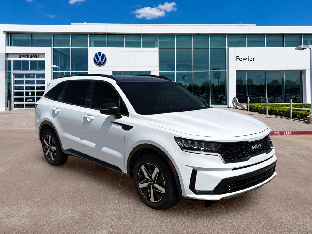 Used 2022 White Kia S image 3