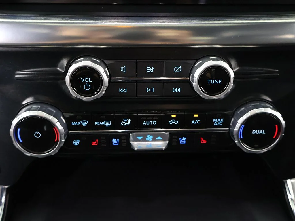 Used 2023 Avalanche Gray Ford Lariat image 57