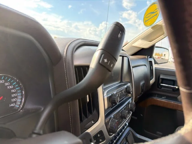 Used 2018 WHITE FROST TRICOAT GMC SLT image 26