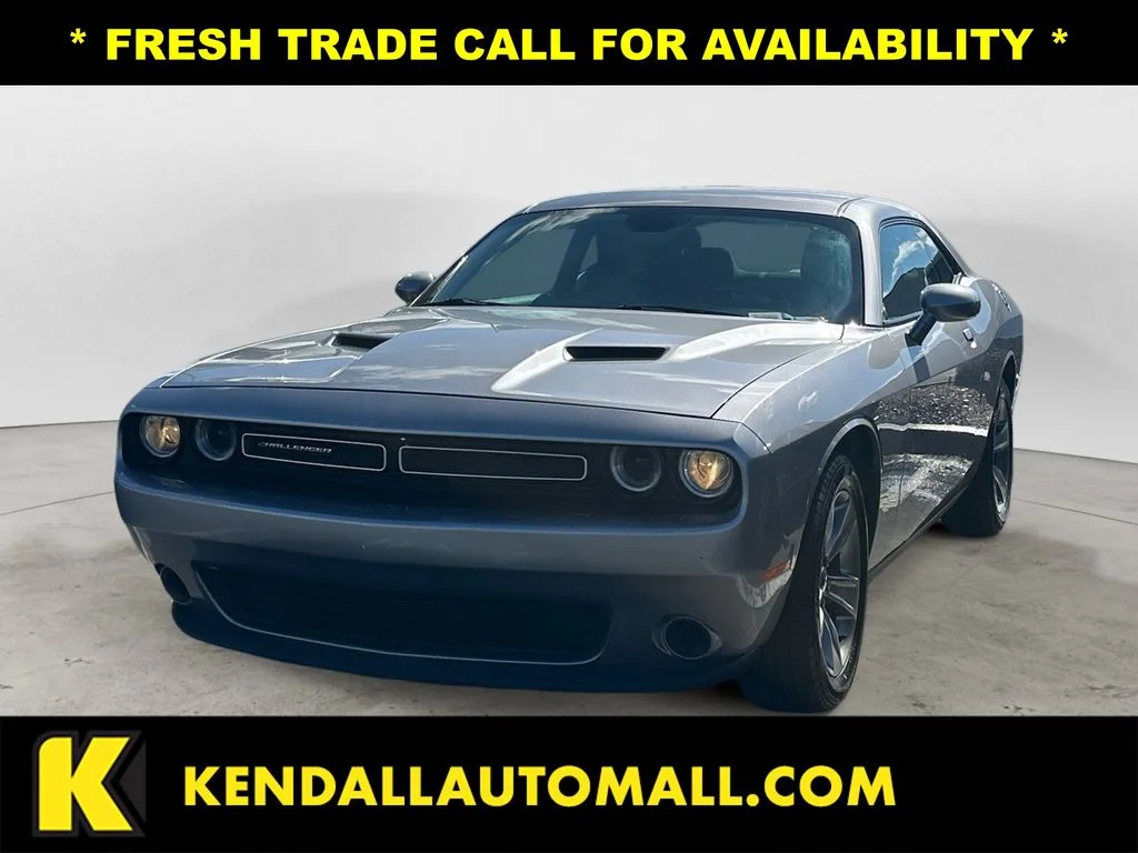Used 2016 Silver Dodge SXT image 1