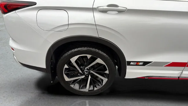 Used 2024  Mitsubishi SE Ralliart image 37