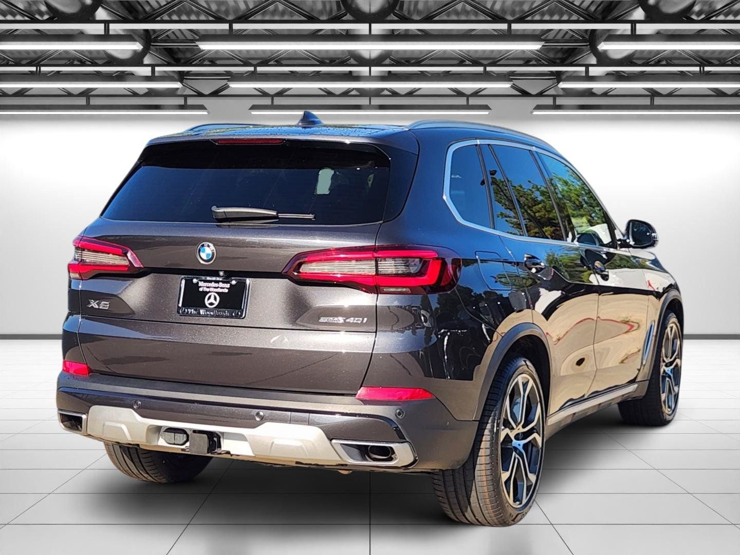 Used 2021 Dark Graphite Metallic BMW sDrive40i image 9