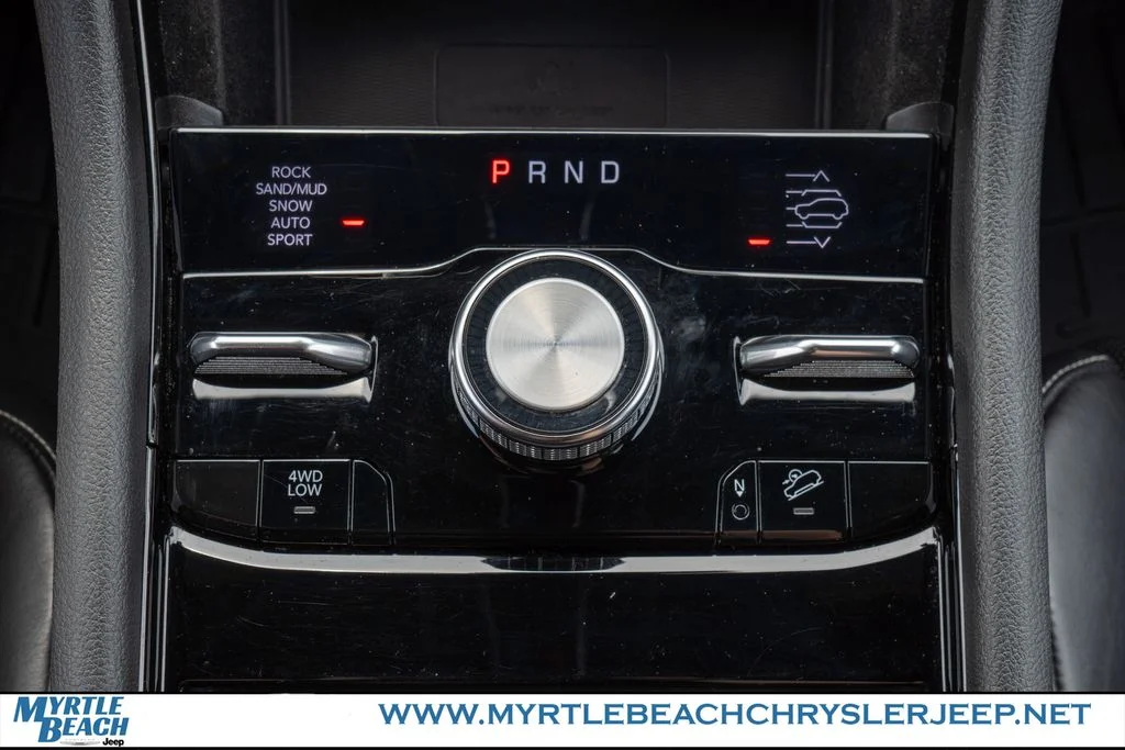 Used 2022 Diamond Black Jeep Overland image 27