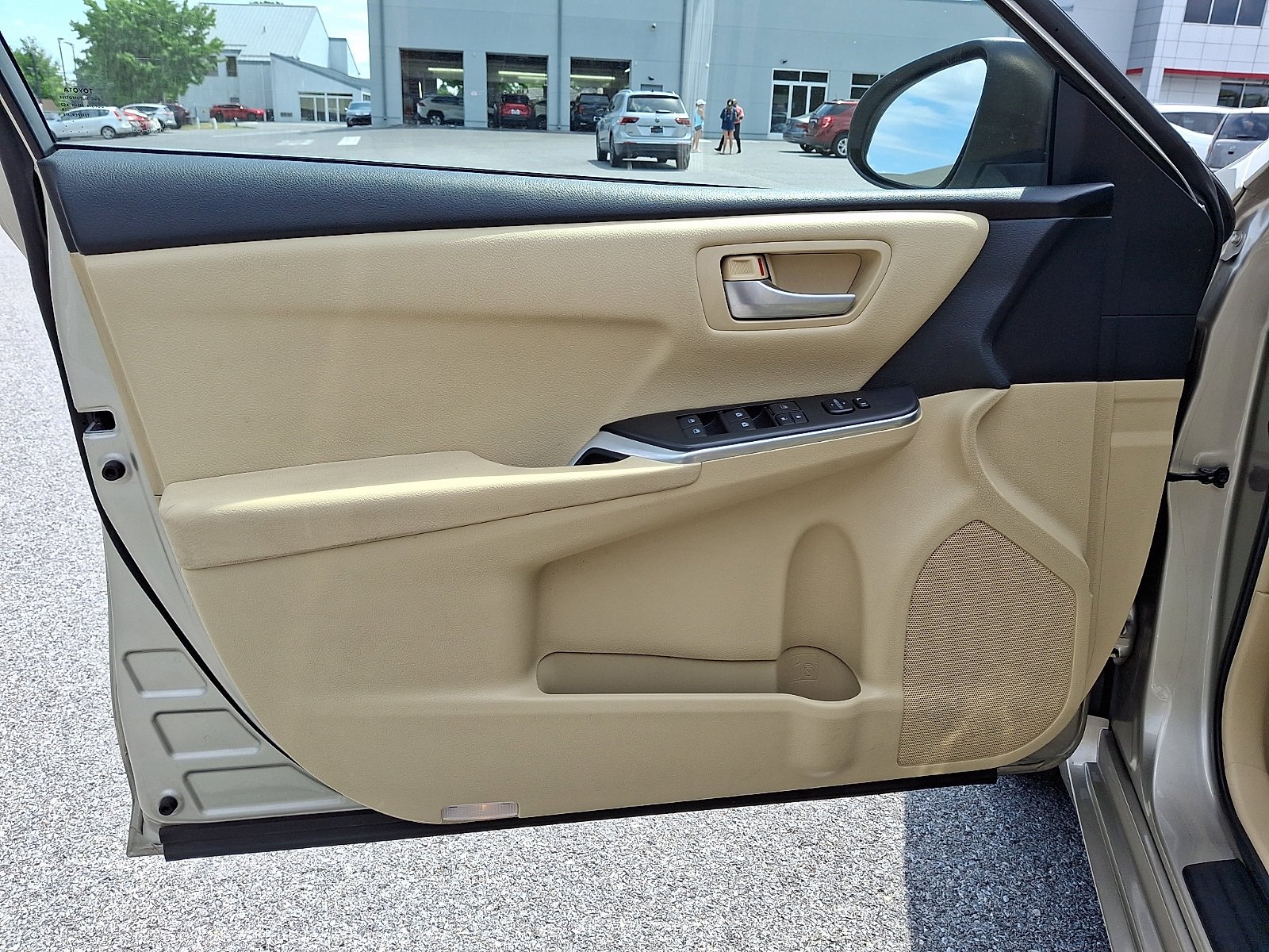 Used 2015 Creme Brulee Mica Toyota LE image 13