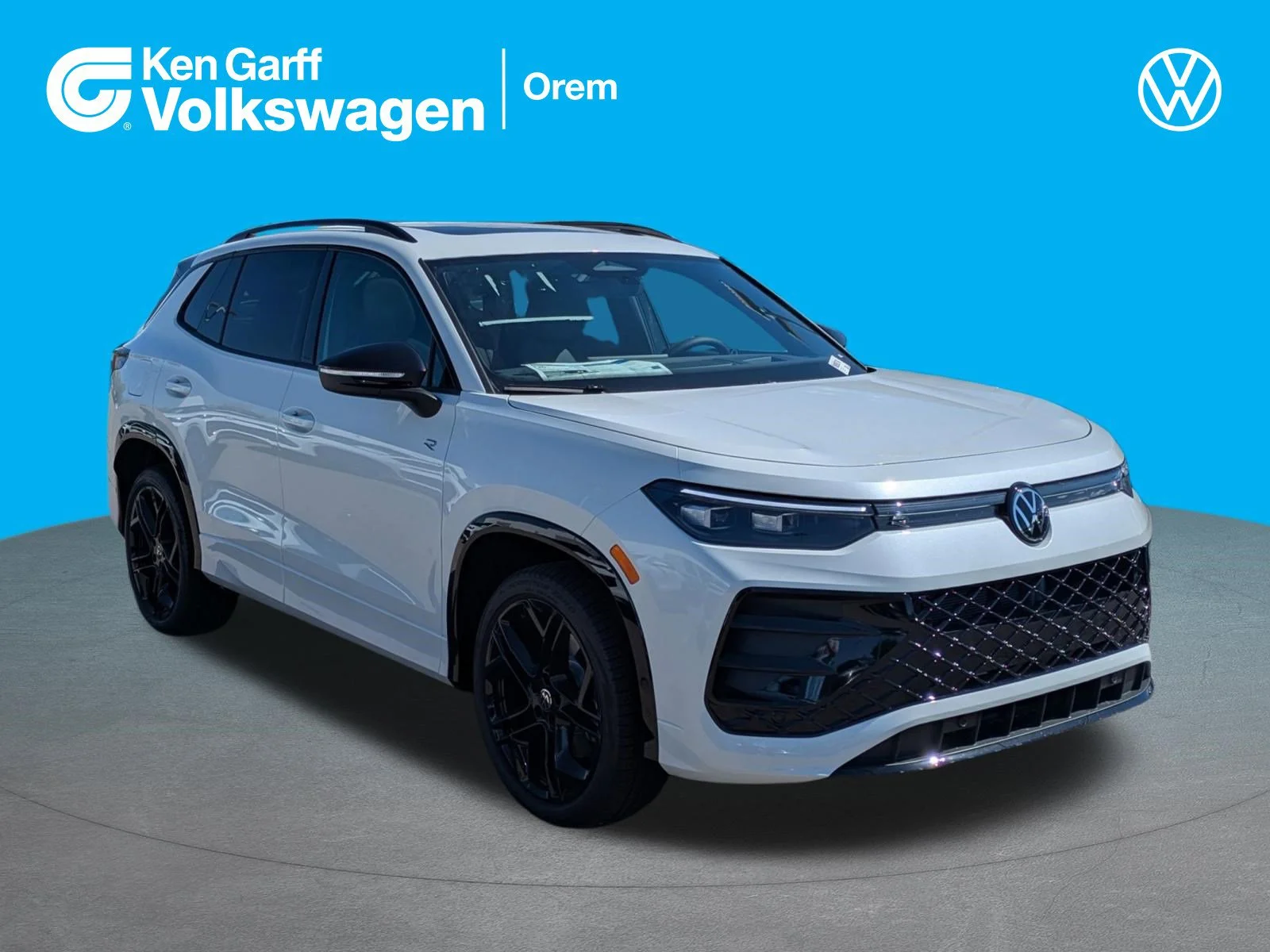 2026 Volkswagen Tiguan 2.0T SE R-Line Black 4Motion's photo