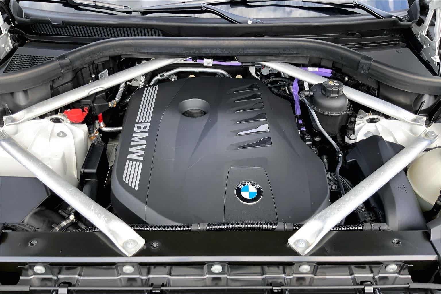 Certified Used 2024 Alpine White BMW xDrive40i image 30
