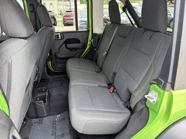 Used 2025 Green Jeep Sport S image 23