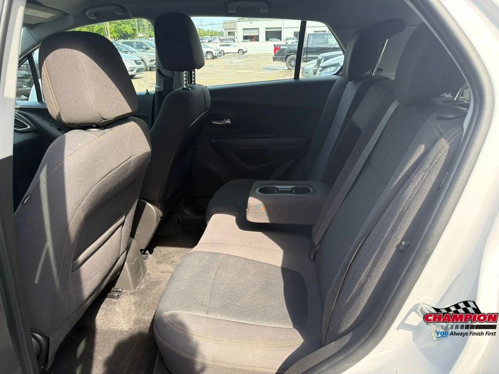 Used 2018 White Chevrolet LS image 19