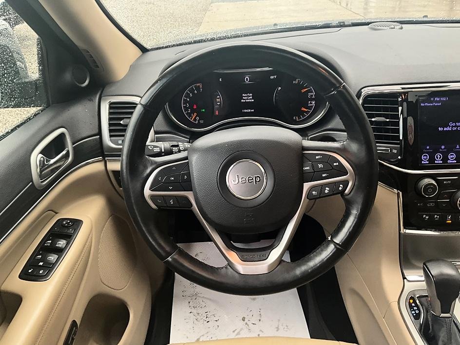 Used 2019 Gray Jeep Limited image 33