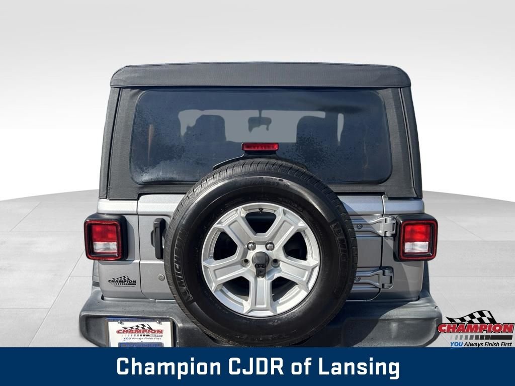 Used 2019 Silver Jeep Sport S image 7