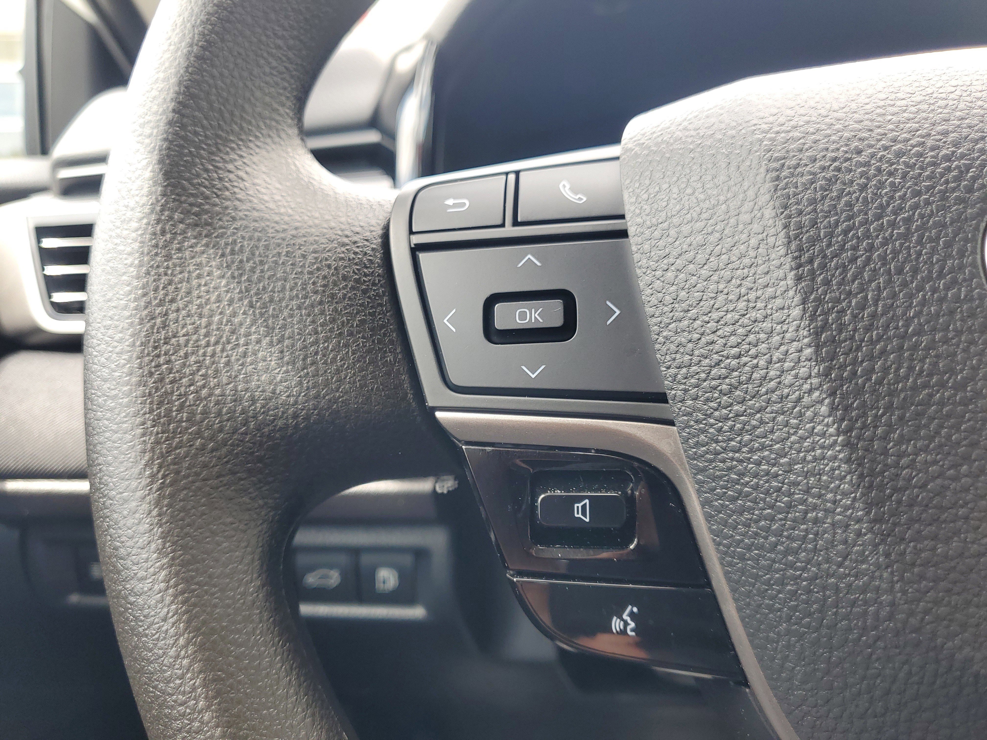 Used 2025 Ice Toyota LE image 21