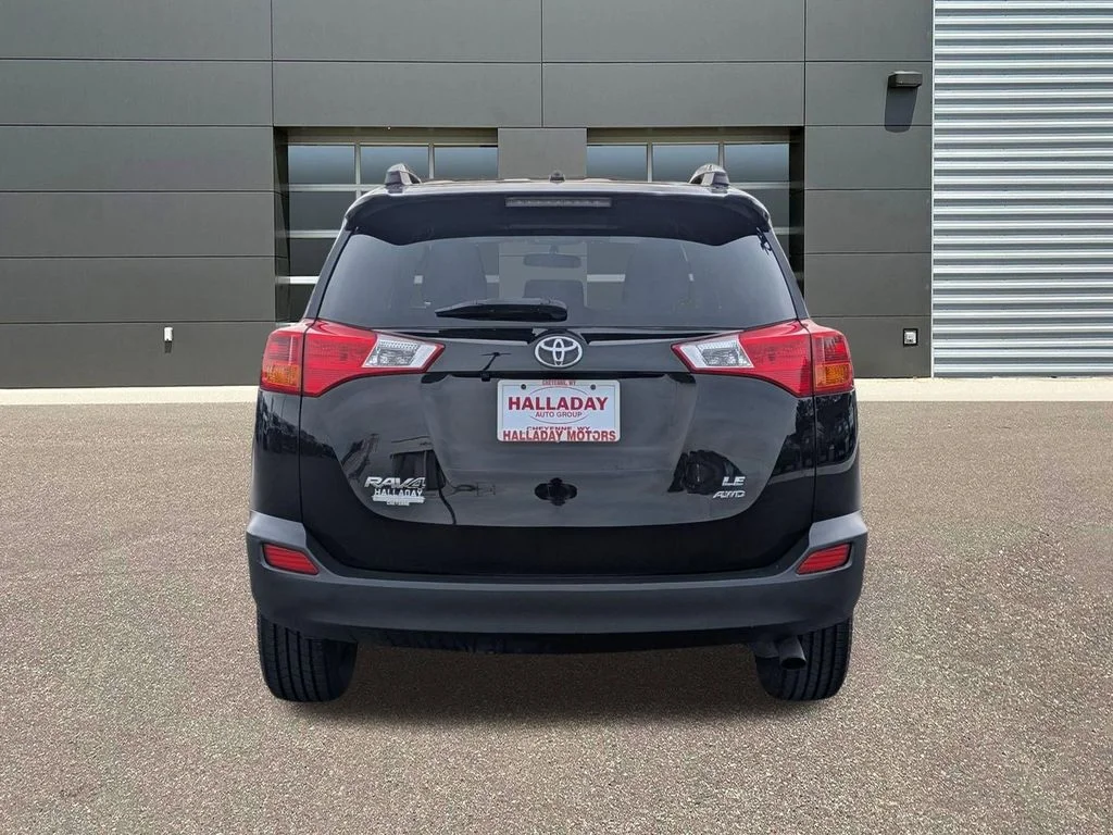 Used 2015 Black Toyota LE image 7