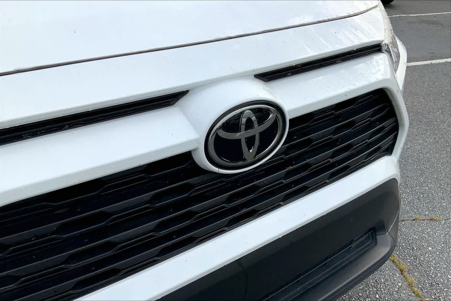Used 2021 Super White Toyota XLE image 29