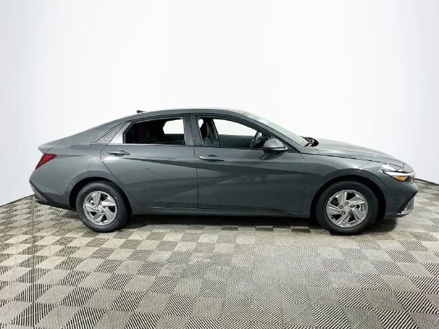 New 2026 Hyundai ELANTRA SE