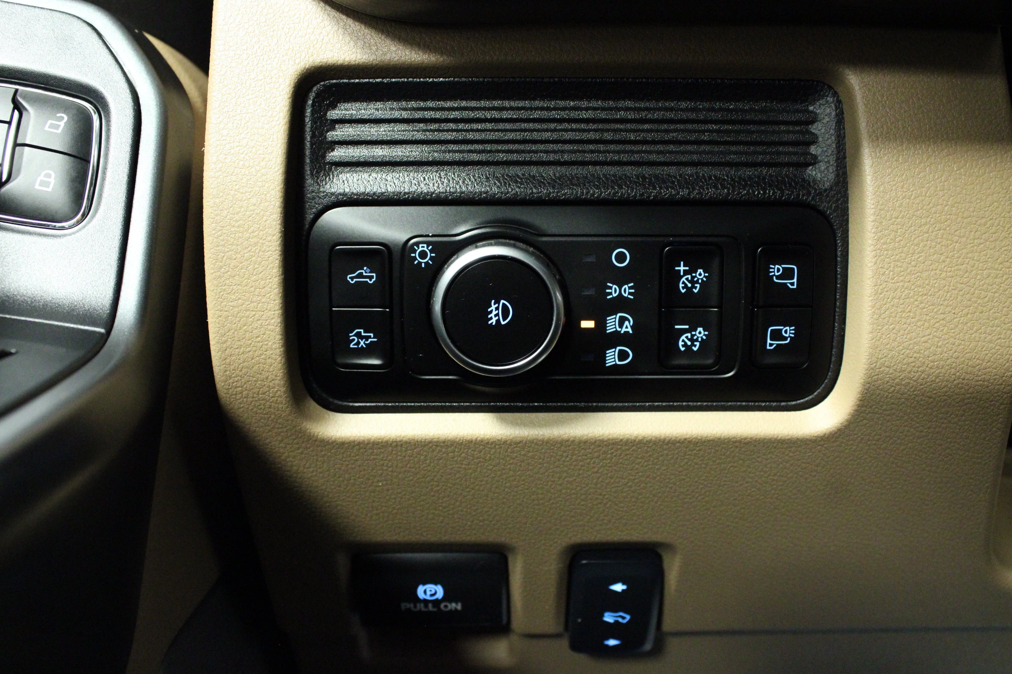 Used 2025 Carbonized Gray Metallic Ford LARIAT image 21