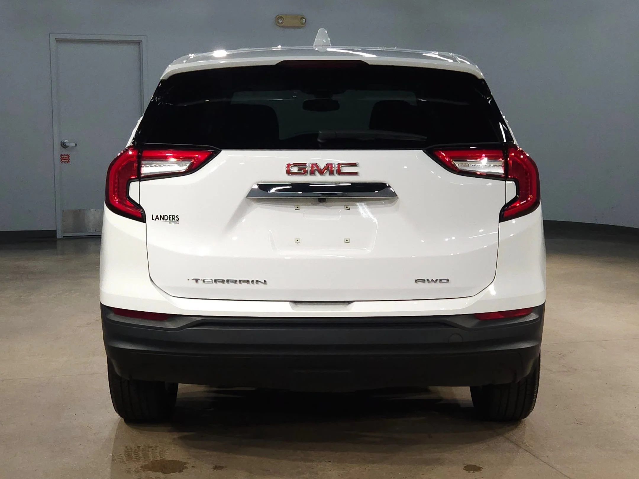 Used 2024 Summit White GMC SLE image 6