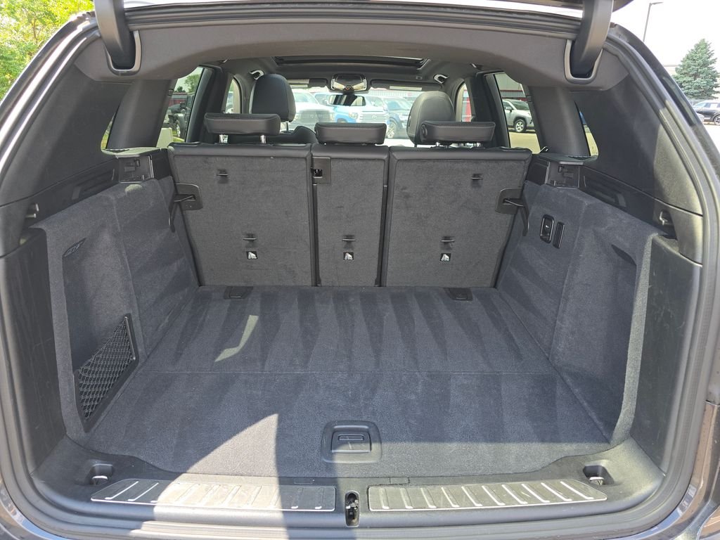 Used 2024 Gray BMW xDrive30i image 22