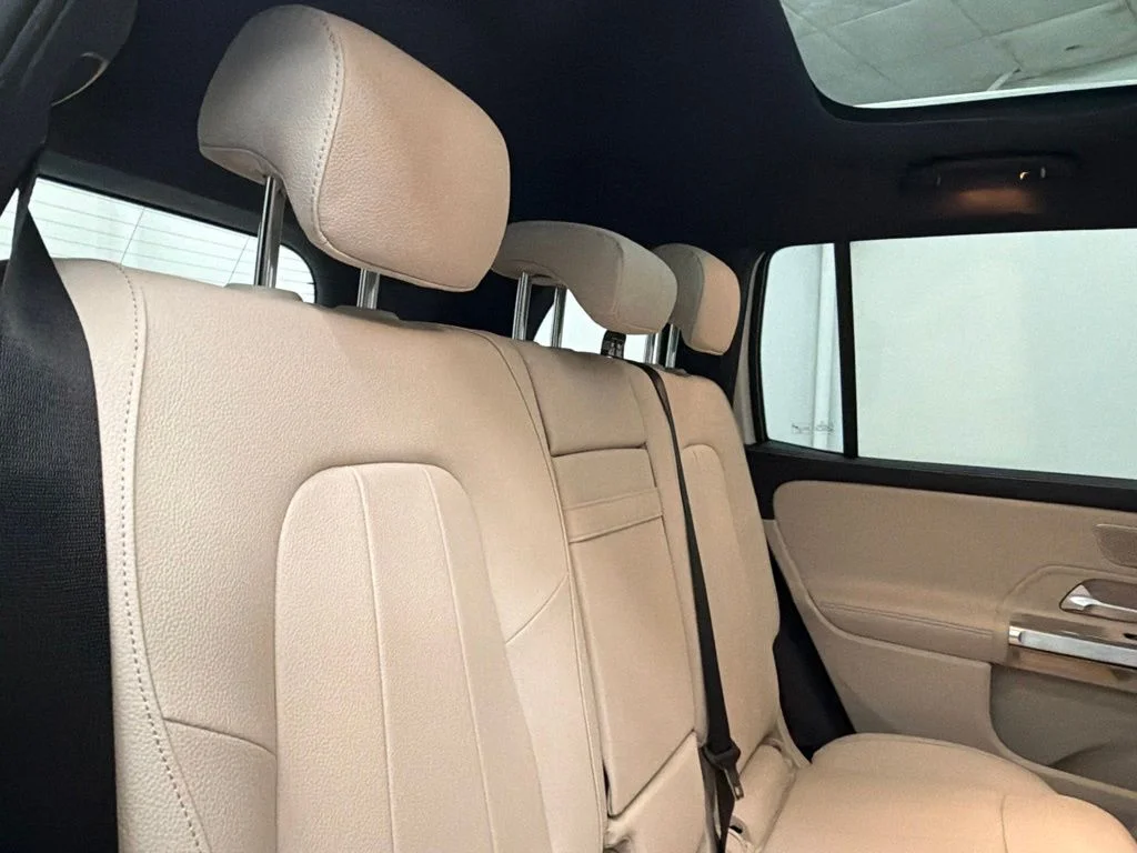 New 2026 White Mercedes-Benz GLB 250 image 25