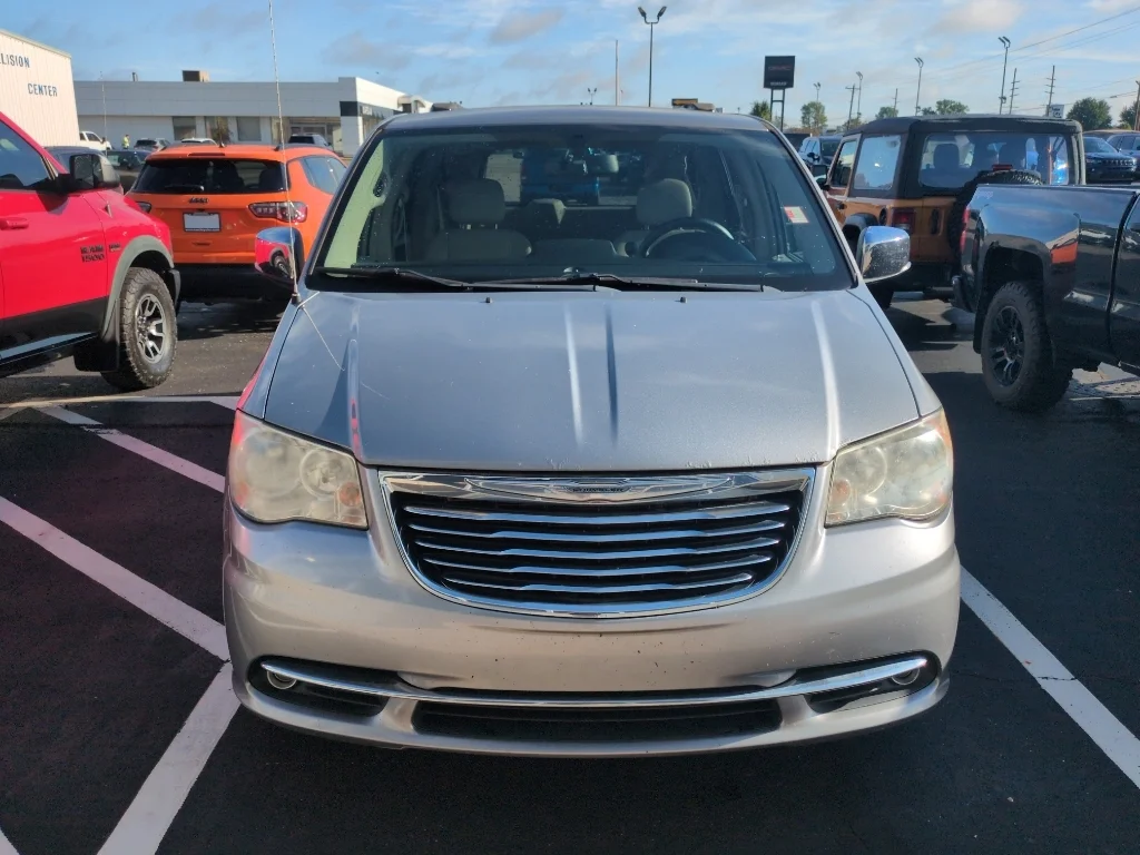 Used 2014 Billet Silver Metallic Clearcoat Chrysler Touring-L image 3