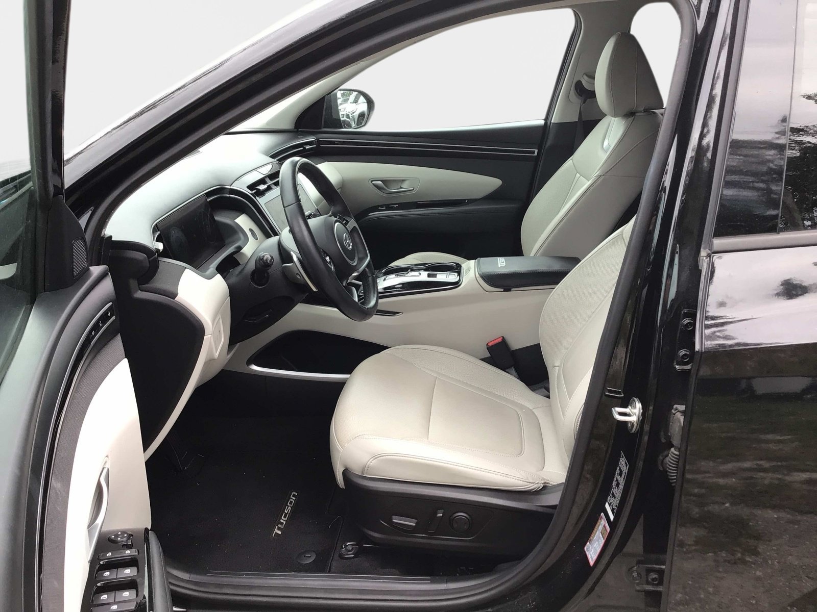 Used 2023 Phantom Black Hyundai Limited image 9