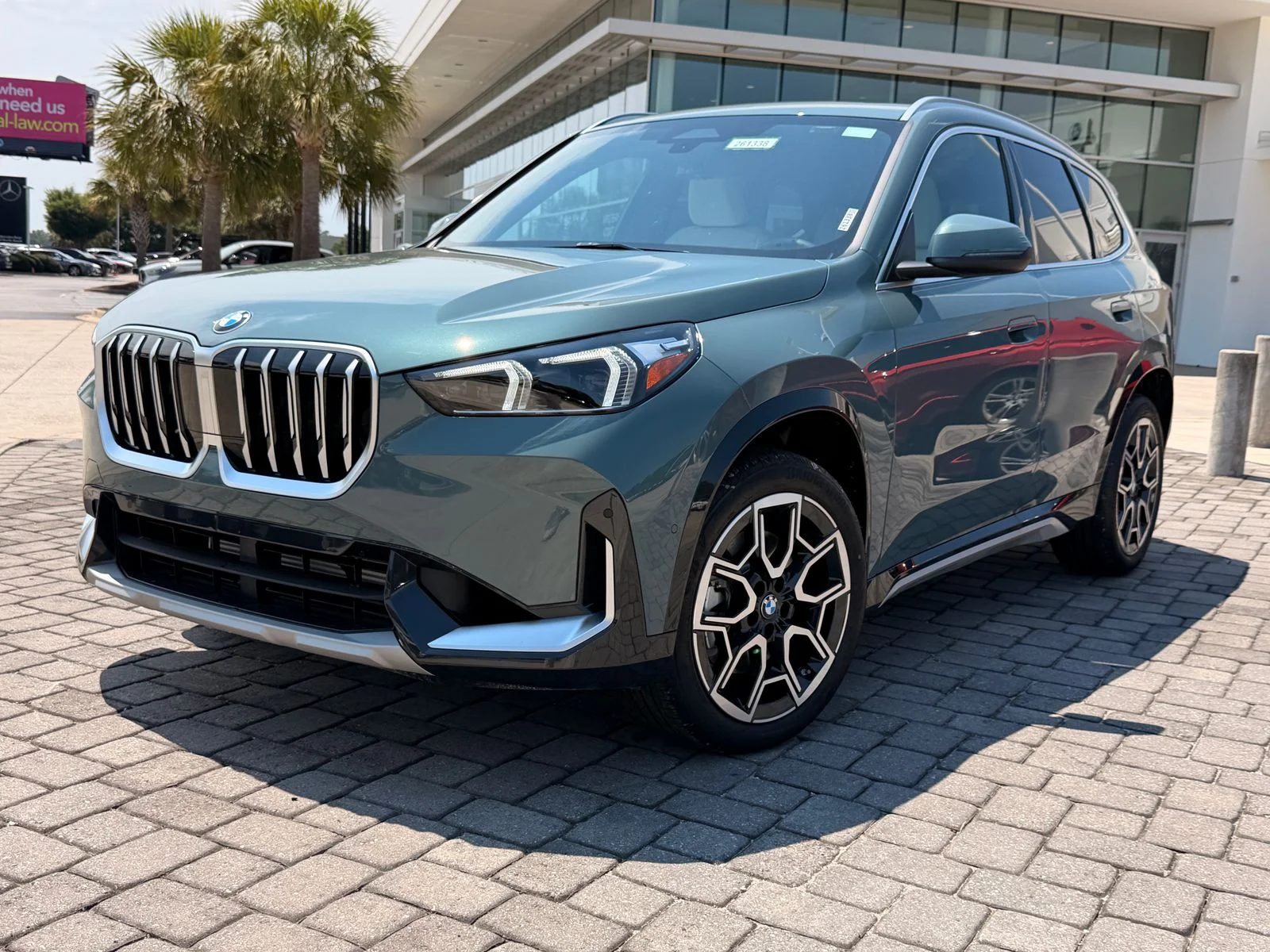 New 2026 Cape York Green Metallic BMW xDrive28i image 1