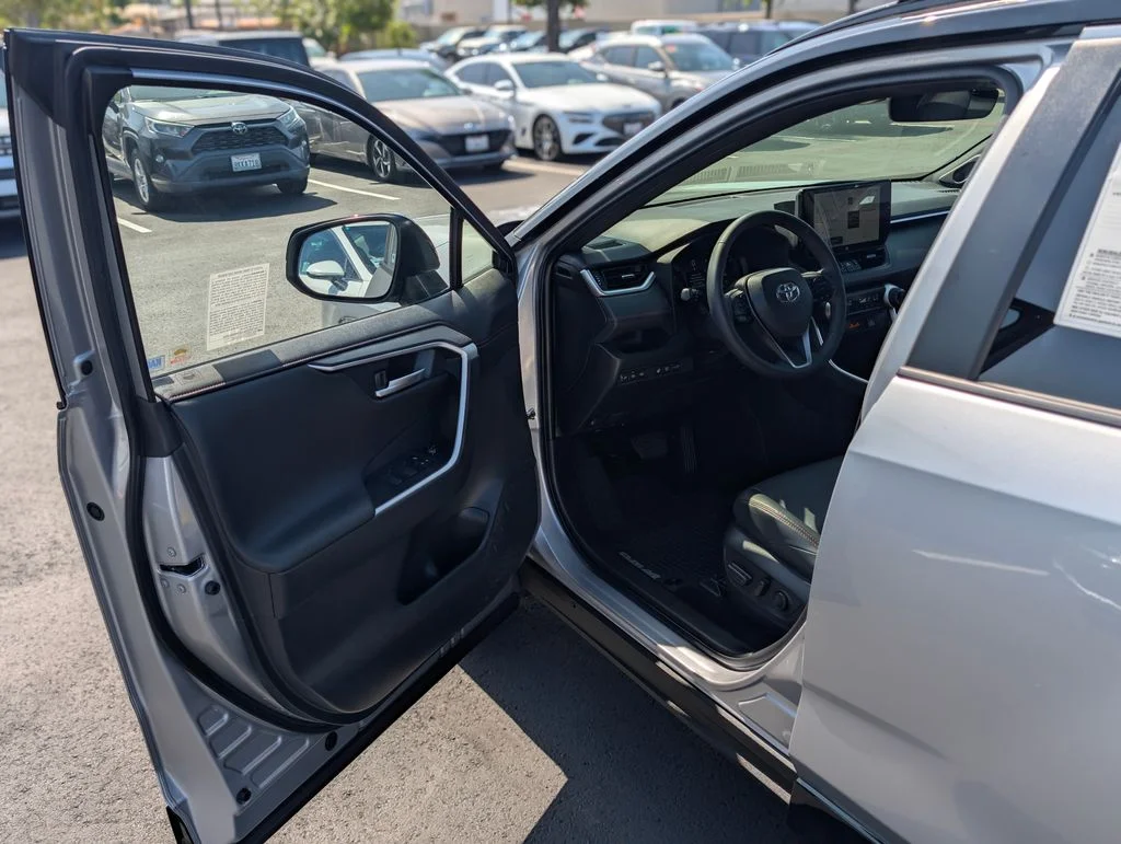 2024 Toyota RAV4 XSE - Photo 41