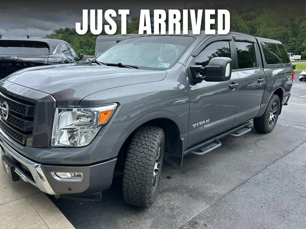 2022 Nissan Titan SV 4X4 Crew Cab's photo