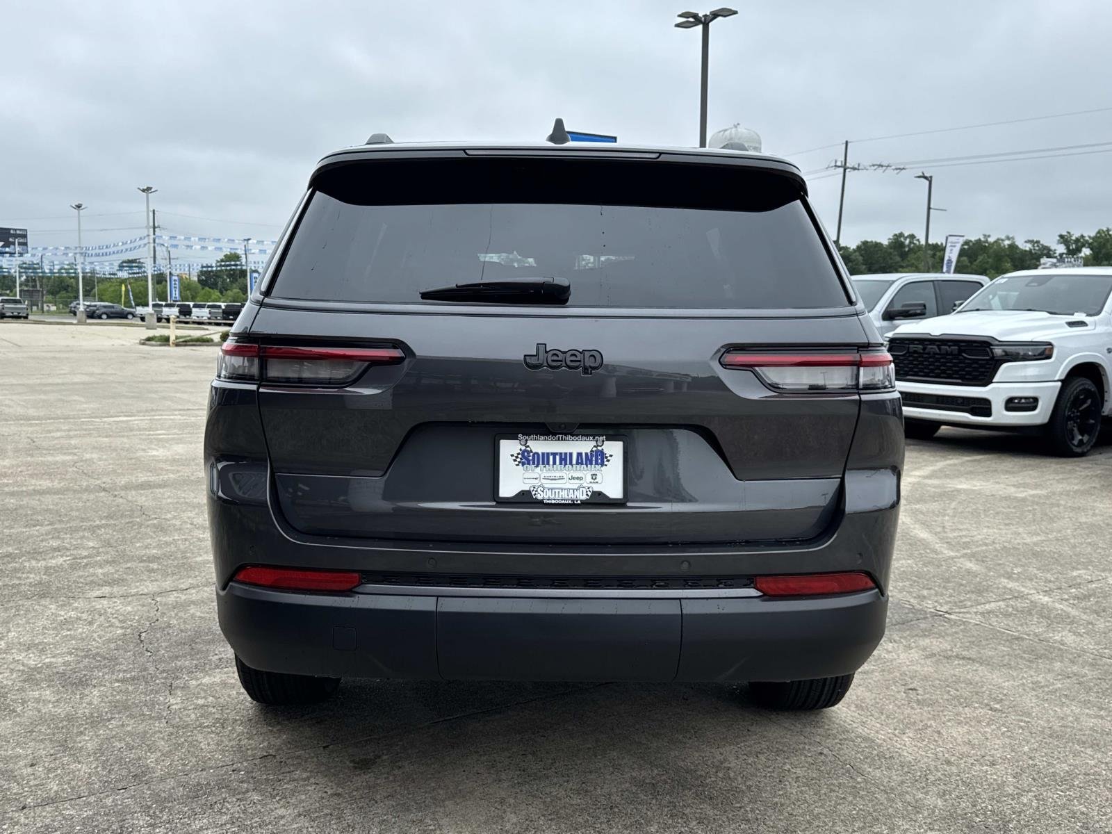 New 2026 Baltic Gray Metallic Clear-Coat Exterior Paint Jeep Laredo Altitude image 5