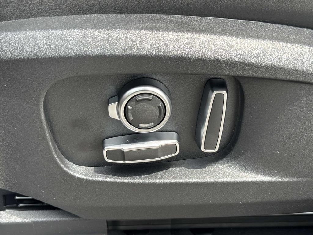 New 2026  Land Rover X-Dynamic SE image 22