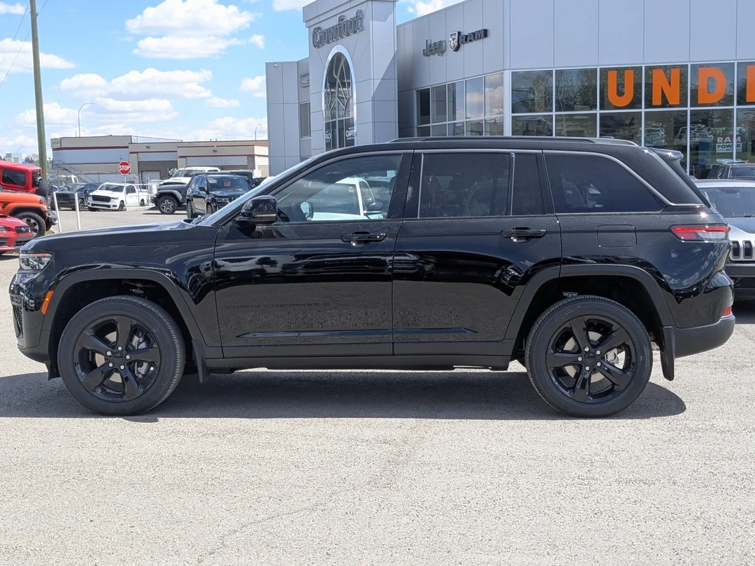 New 2026 Black Jeep Altitude - - 4x4 - 20 Gloss Black Wheels - 2.0L Turbo - Remote Start & More! image 5