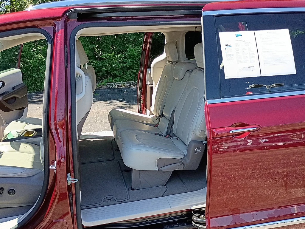 Used 2020 Velvet Red Pearl Coat Chrysler Launch Edition image 12