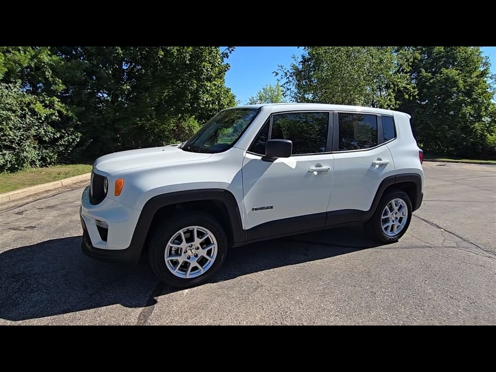 Certified Used 2023 White Jeep Latitude image 4