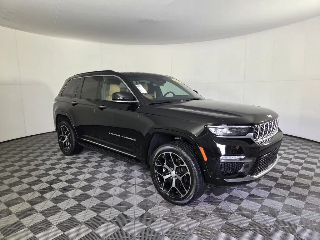 Used 2024 Diamond Black Crystal Pearlcoat Jeep Summit Reserve image 2