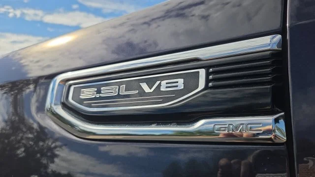 Used 2025 Silver GMC SLT image 32